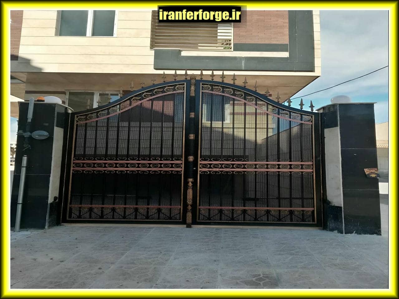 تنوع رنگ و تزئینات درب فلزی