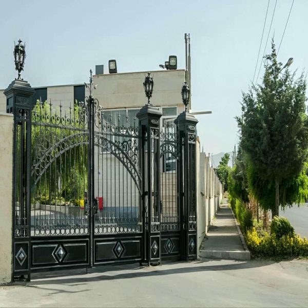 خرید درب حیاط آهنی ساده شیک