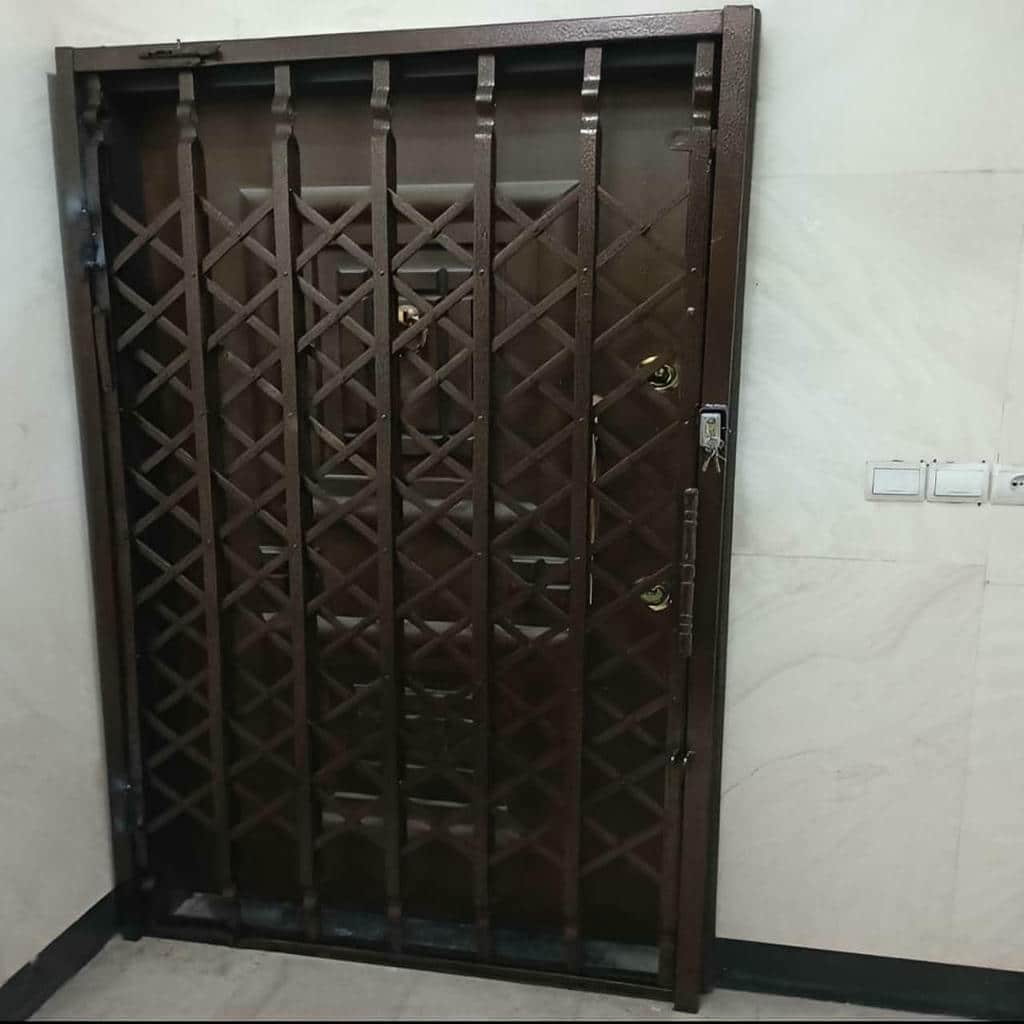 نصب درب آکاردئونی حفاظ خانه چهارگل در ساوه