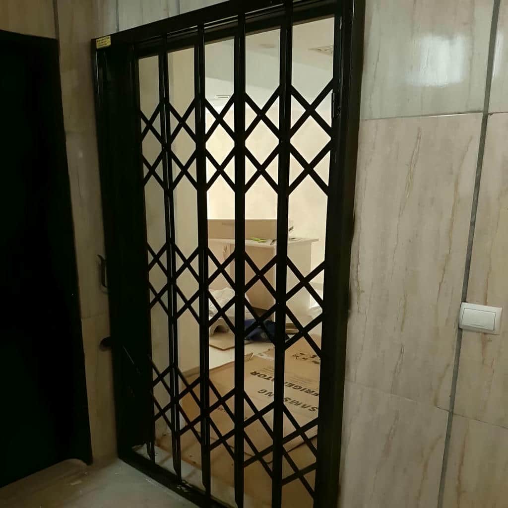 درب آکاردئونی حفاظ خانه در رشت