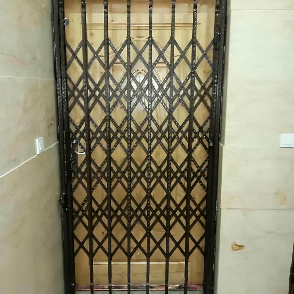 درب آکاردئونی حفاظ خانه در ساری