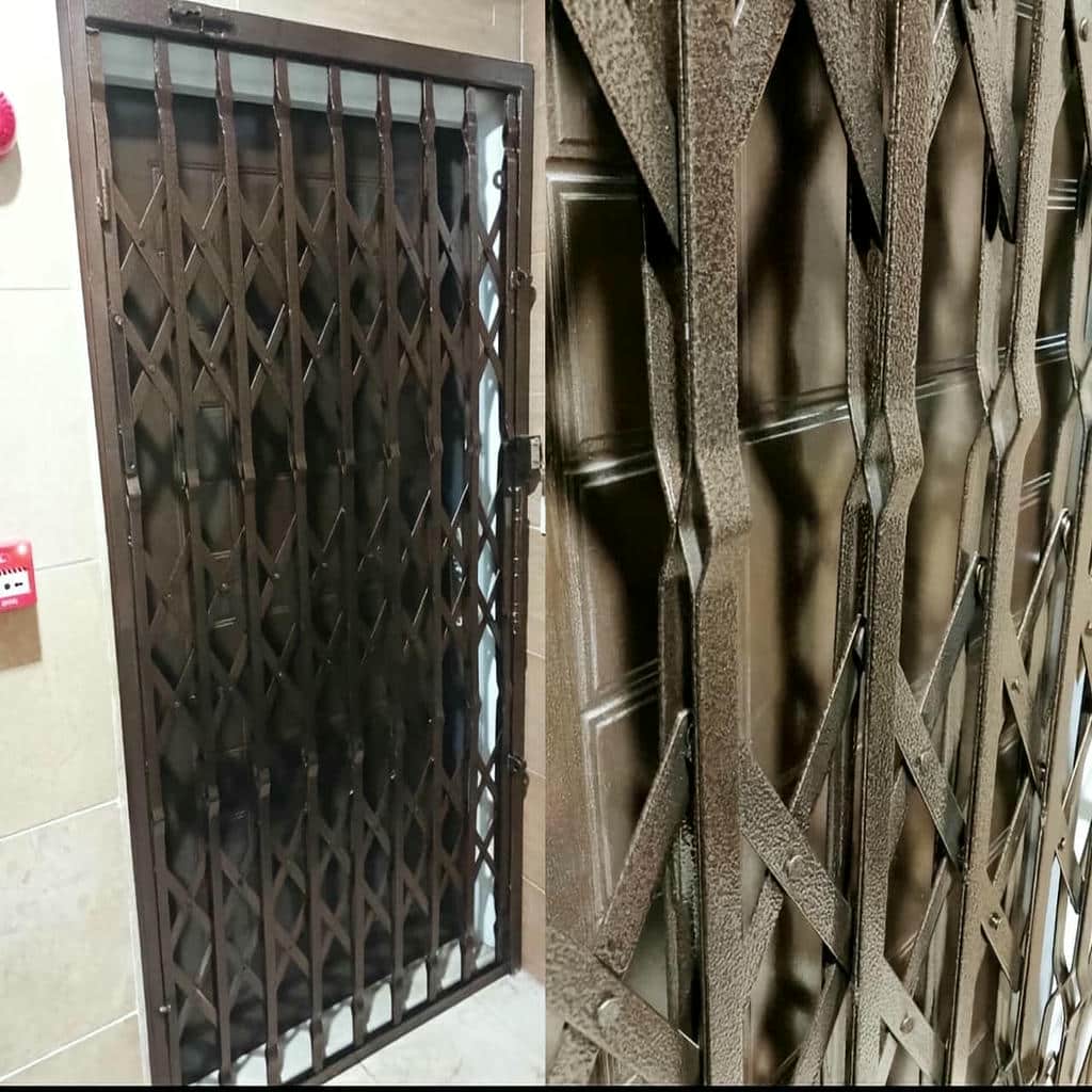 درب آکاردئونی حفاظ خانه در یاسوج