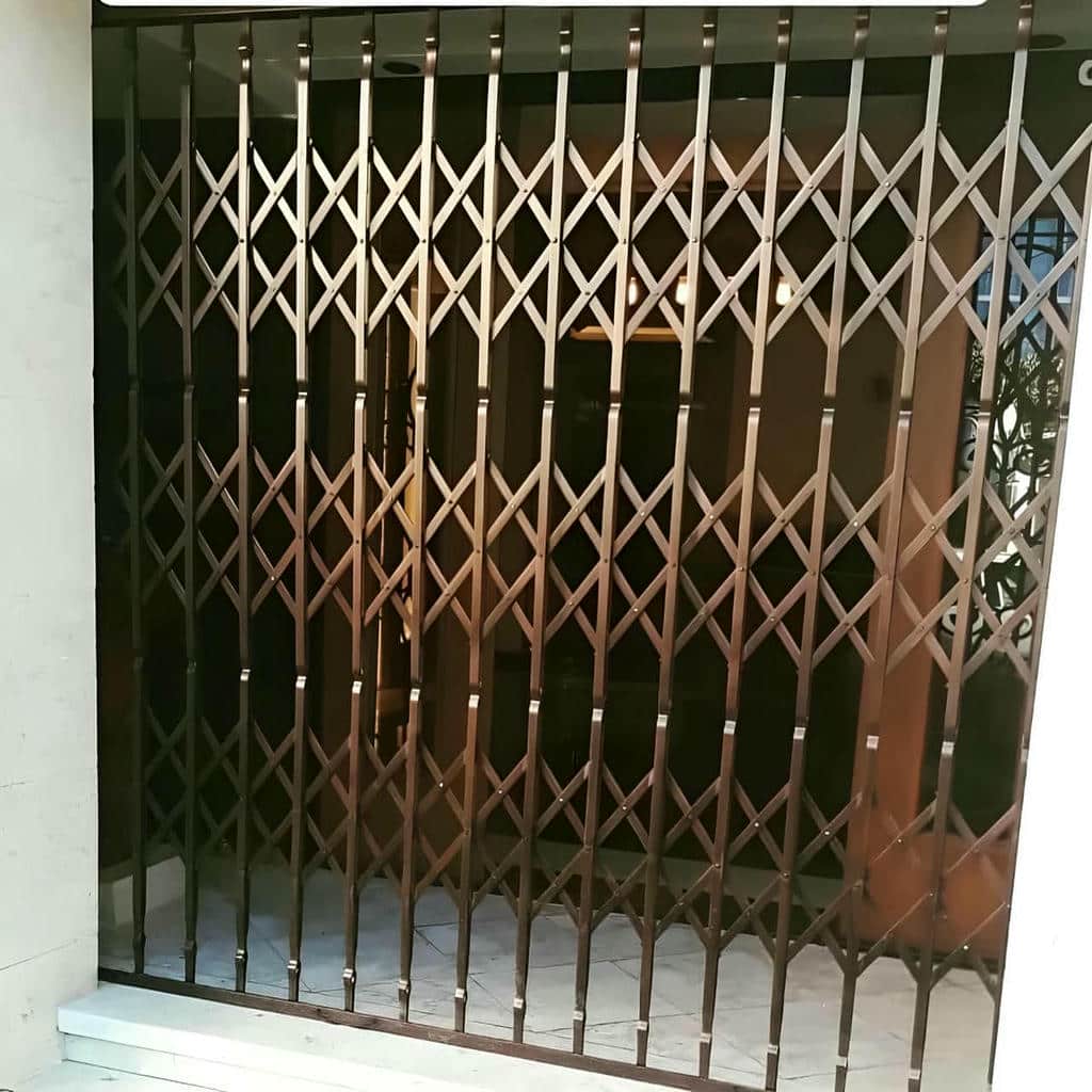 نصب درب آکاردئونی حفاظ خانه چهارگل در آبسرد