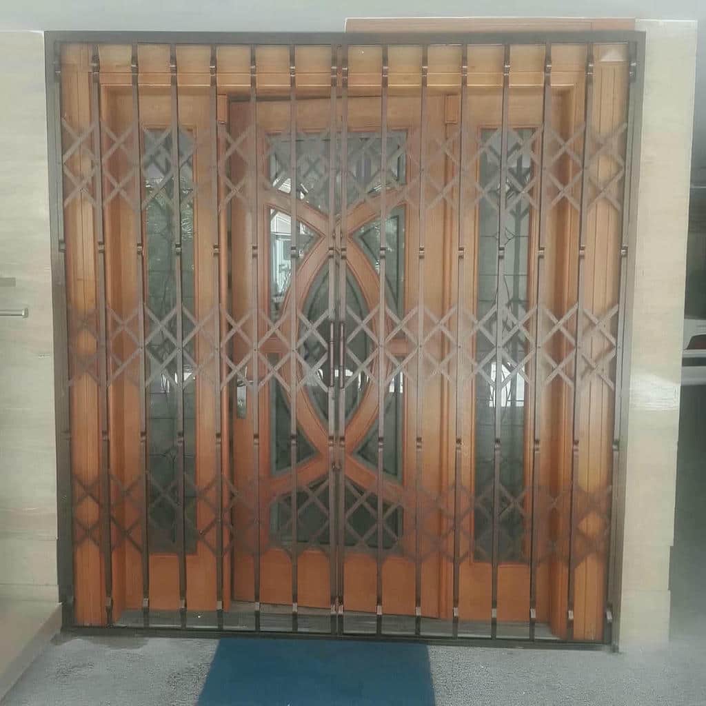 نصب درب آکاردئونی چهارگل در کرمان