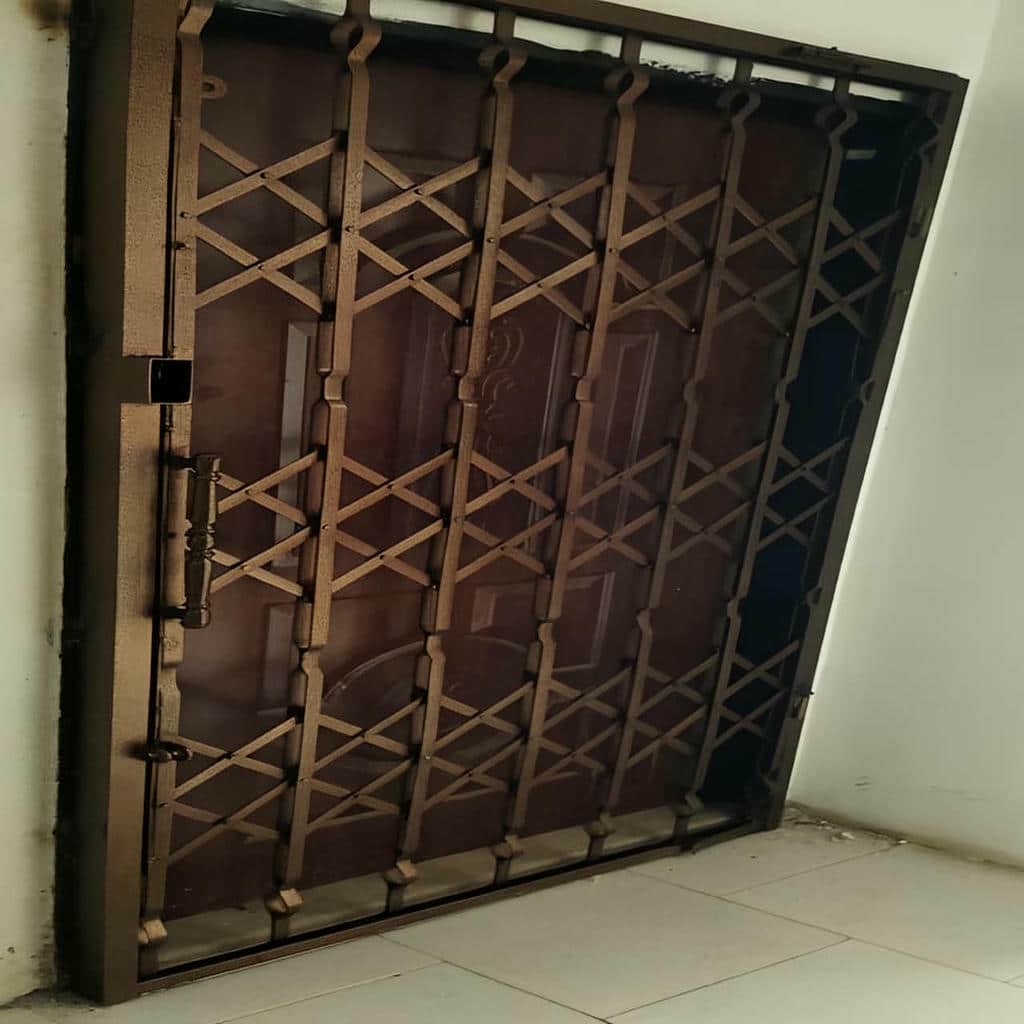 درب آکاردئونی حفاظ خانه در محمودآباد