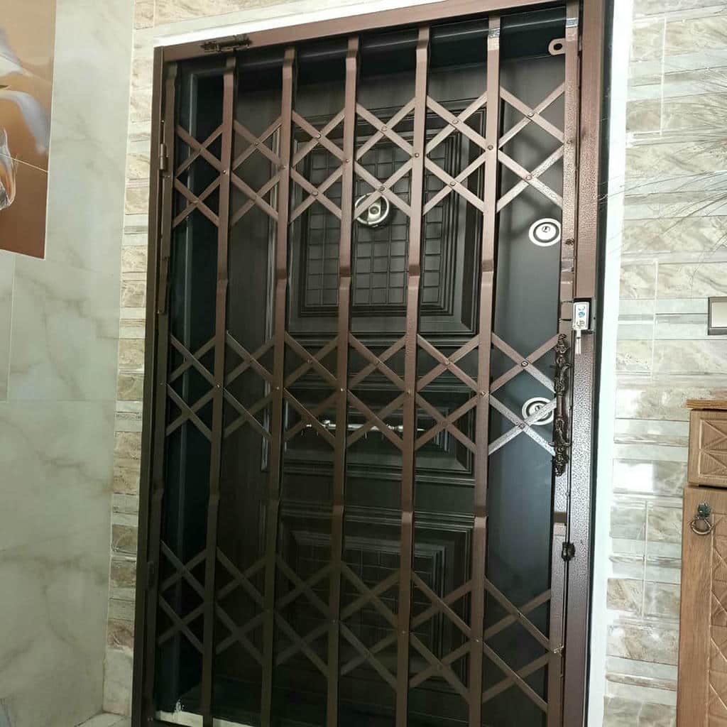 نصب درب آکاردئونی حفاظ خانه چهارگل در اراک