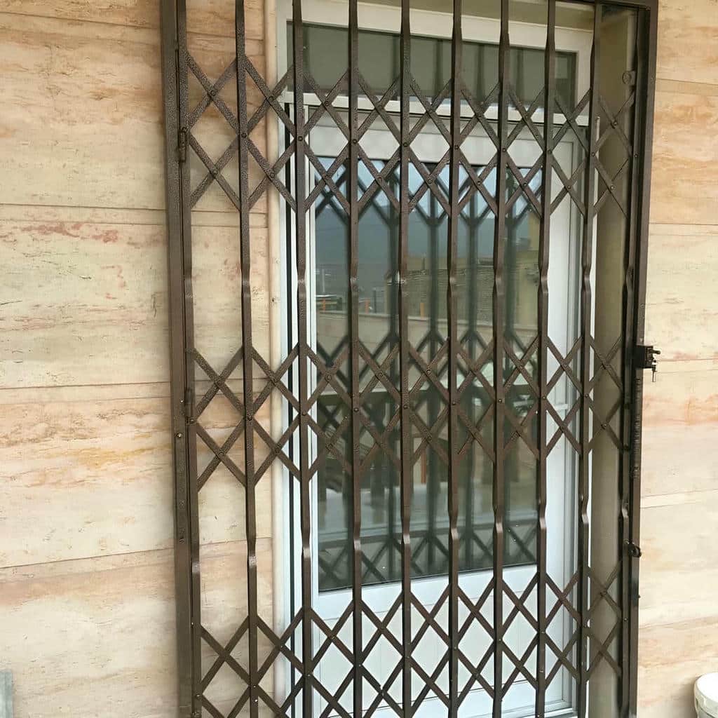 نصب درب آکاردئونی حفاظ خانه چهارگل در رشت