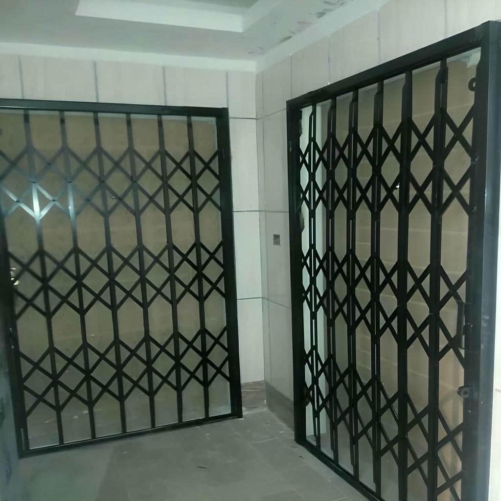 درب آکاردئونی حفاظ خانه در تهران