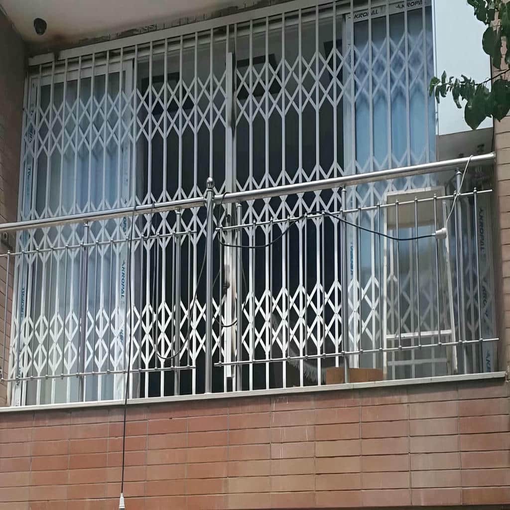 درب آکاردئونی حفاظ خانه در چابهار