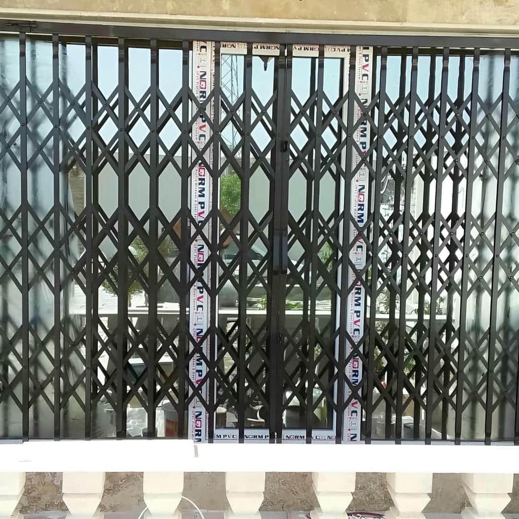 نصب درب آکاردئونی حفاظ خانه چهارگل در سنندج