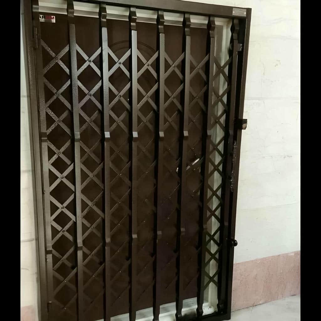 درب آکاردئونی حفاظ خانه در قزوین