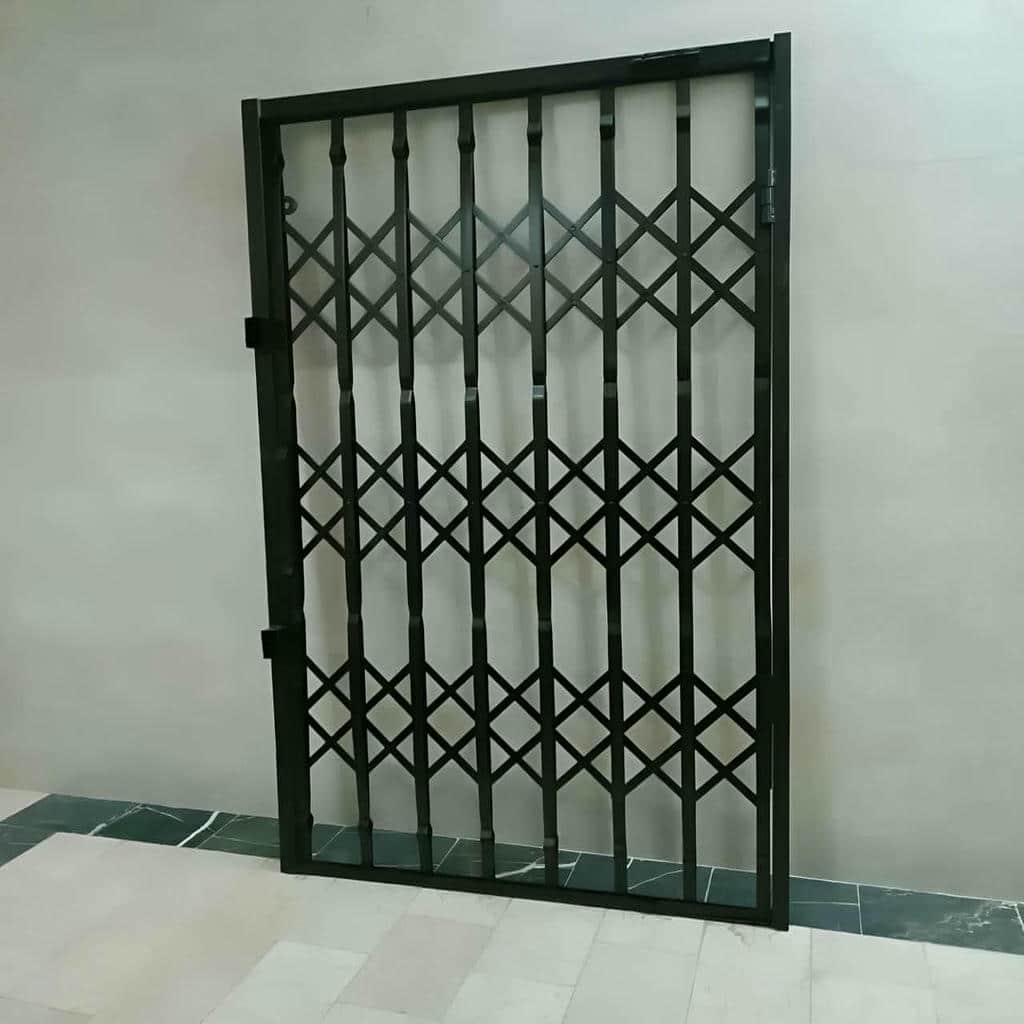 نصب درب آکاردئونی حفاظ چهارگل در بندر بوشهر