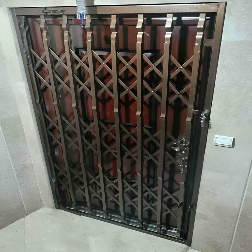 درب آکاردئونی در استان گلستان