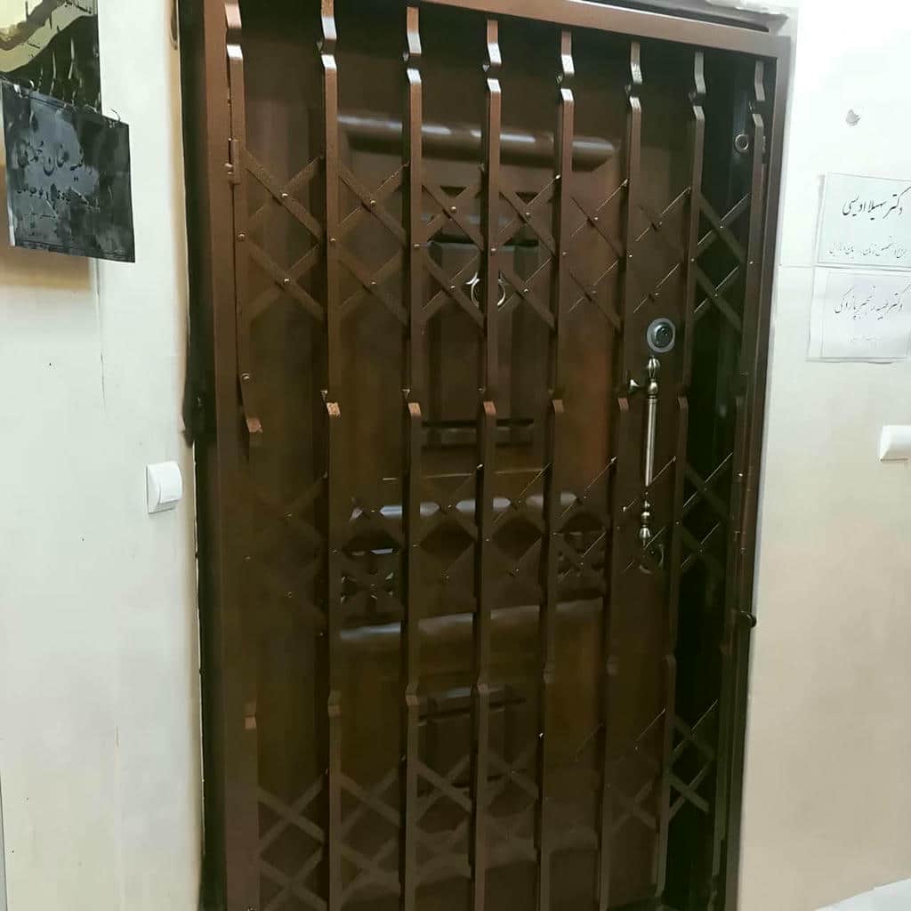 نصب درب آکاردئونی چهارگل در استان گیلان