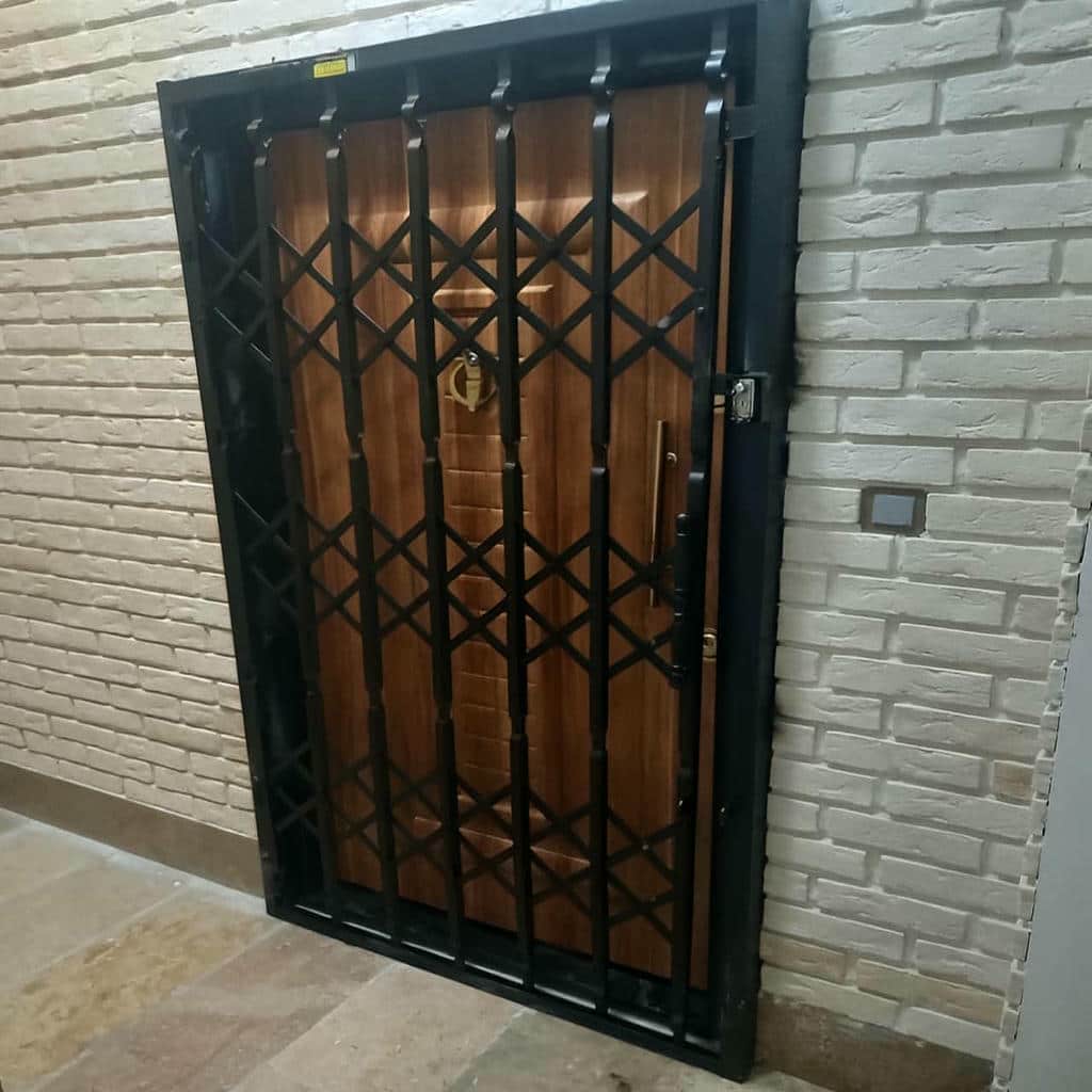 درب آکاردئونی در استان خوزستان