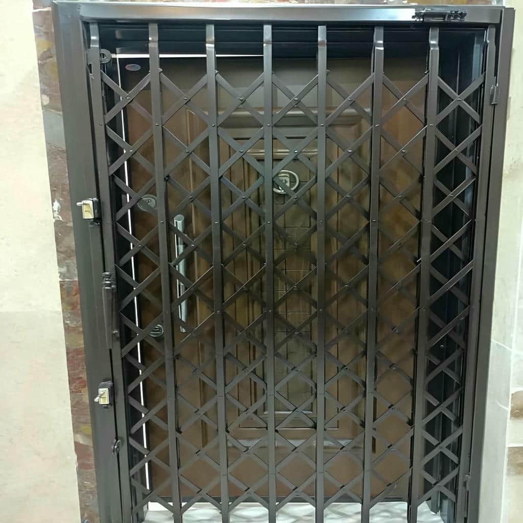 نصب درب آکاردئونی حفاظ خانه چهارگل در ساری