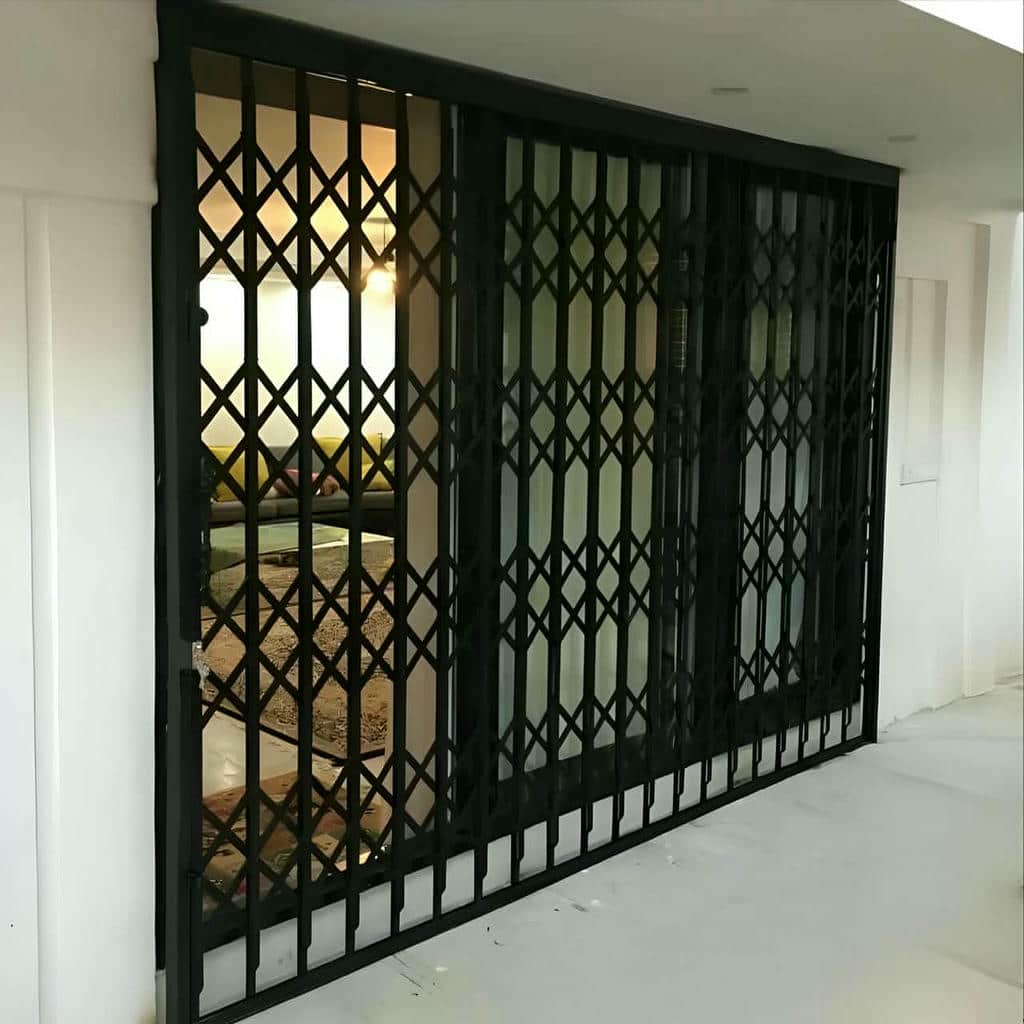 درب آکاردئونی حفاظ خانه در سقز