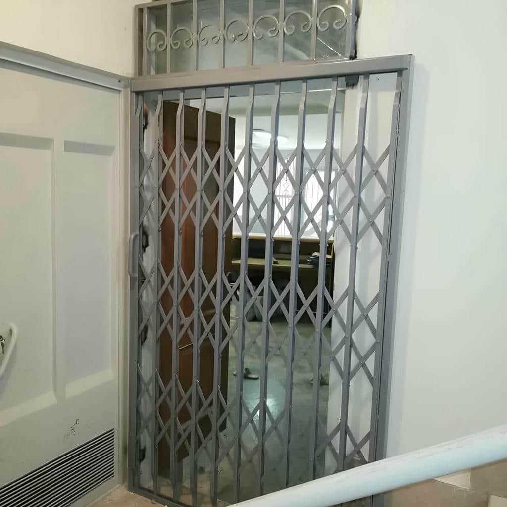 درب آکاردئونی با قفل ایمن و یراق مقاوم