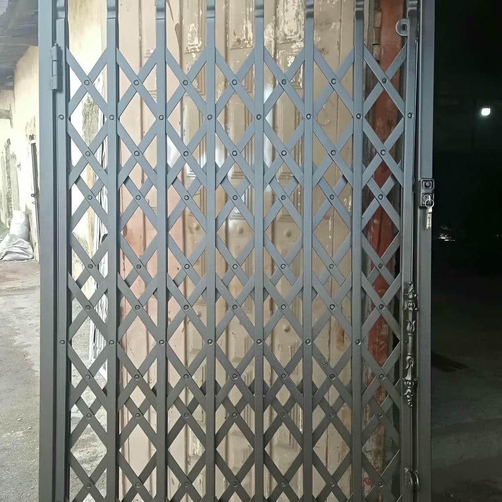 نصب درب آکاردئونی حفاظ چهارگل در بندر انزلی