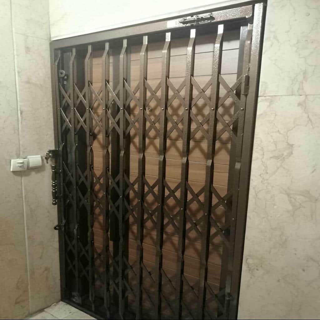 درب آکاردئونی حفاظ در بندر دیلم