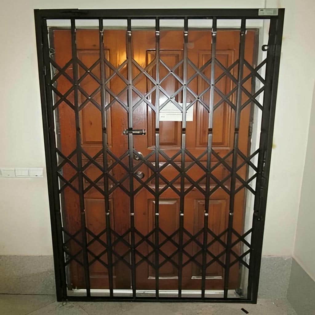 درب آکاردئونی حفاظ خانه در آبسرد