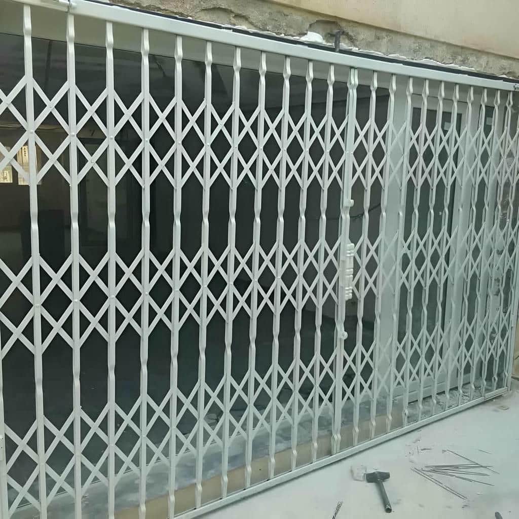 درب آکاردئونی حفاظ در تبریز