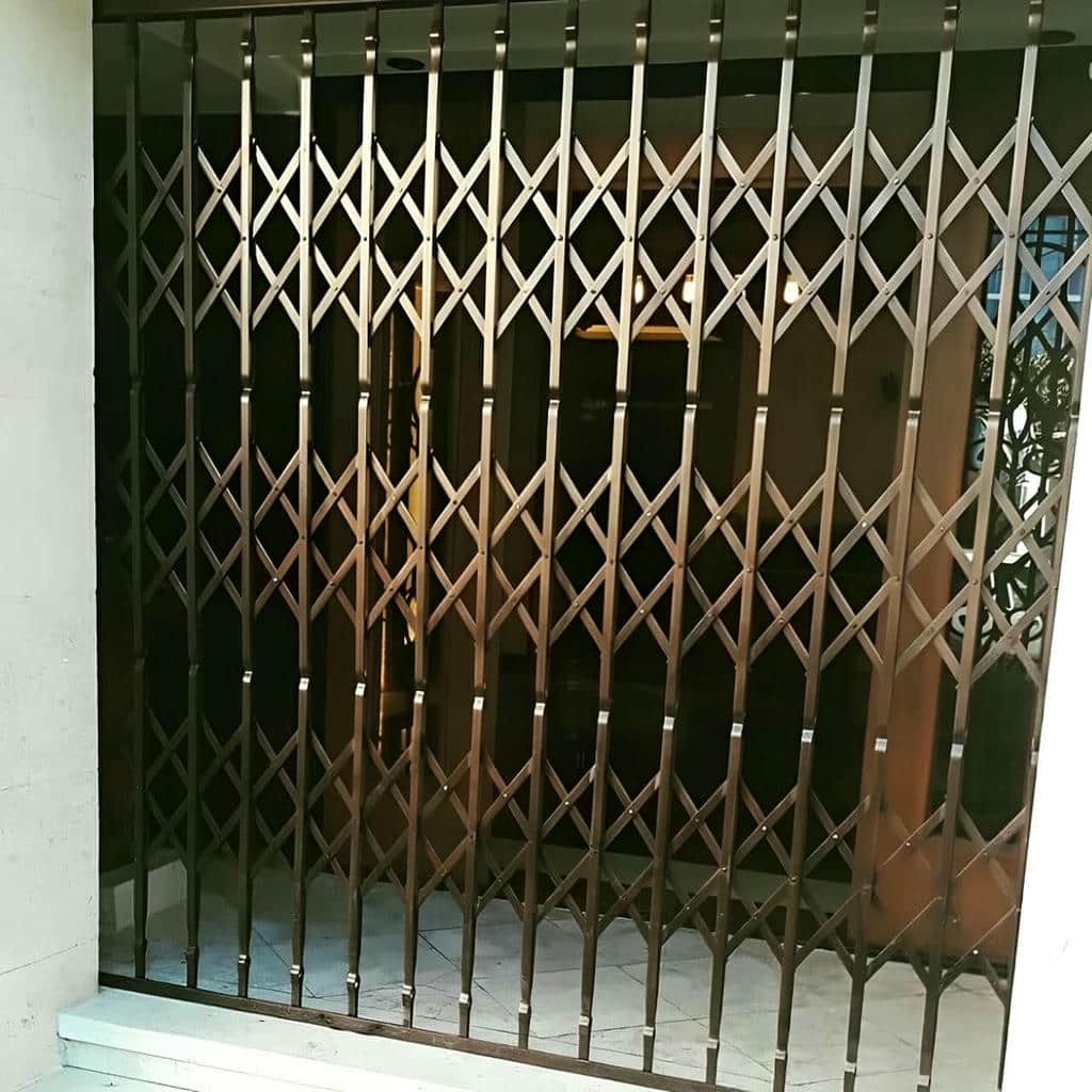 نصب درب آکاردئونی حفاظ خانه چهارگل در گرگان