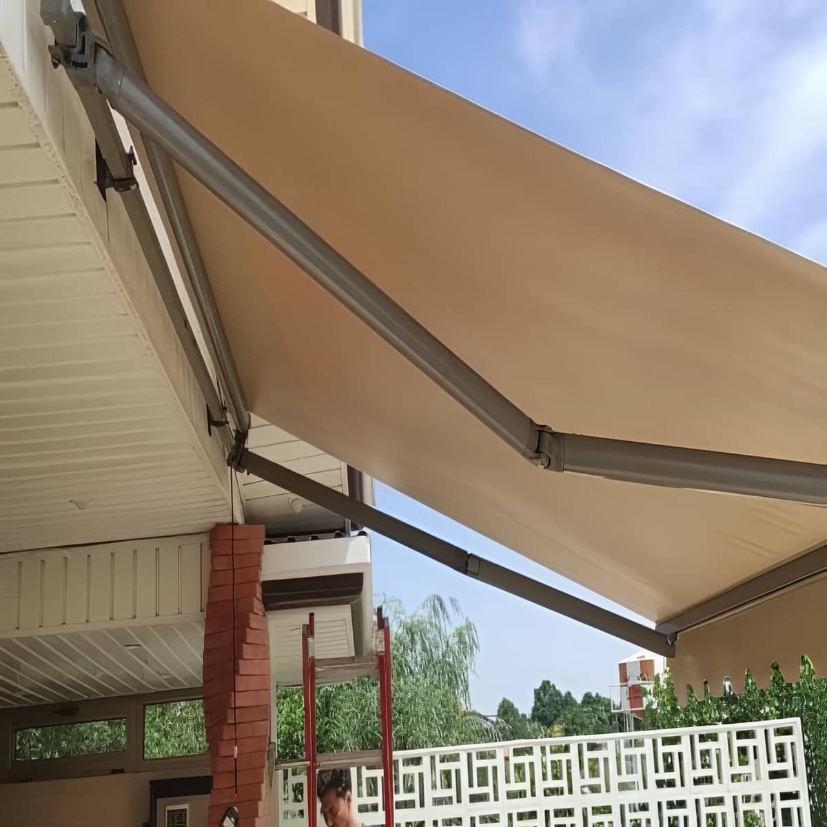 سایبان برقی اتوماتیک در نظرآباد