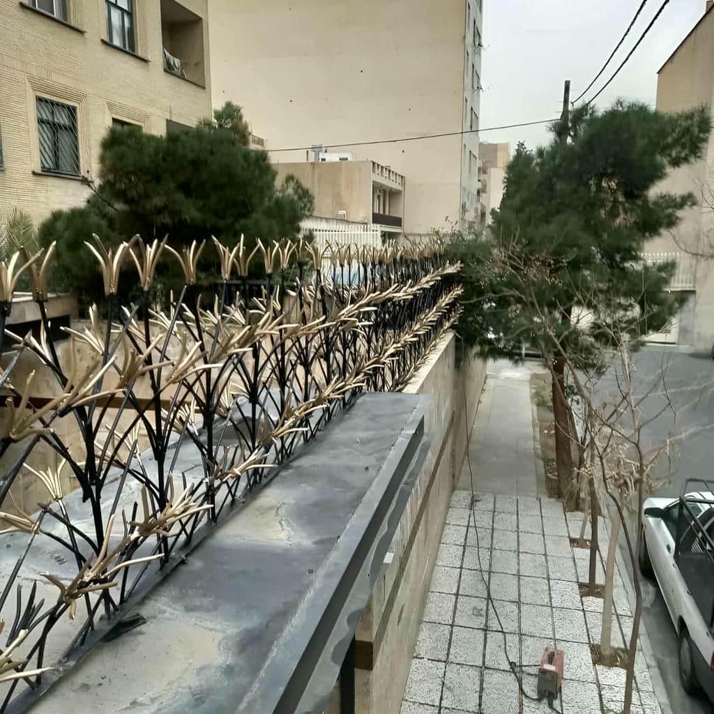 نصب حفاظ شاخ گوزنی محوطه ویلا در تبریز