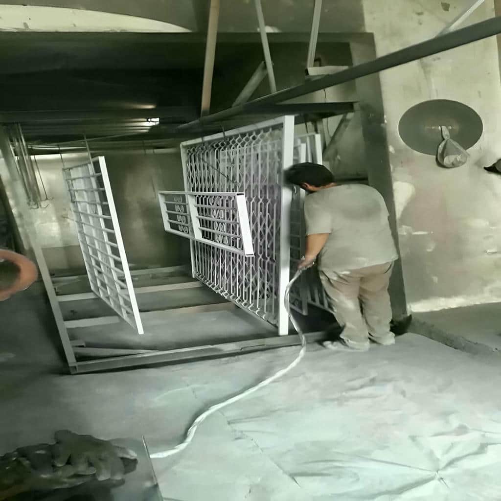 حفاظ پنجره با رنگ آمیزی یکنواخت و پوشش بادوام