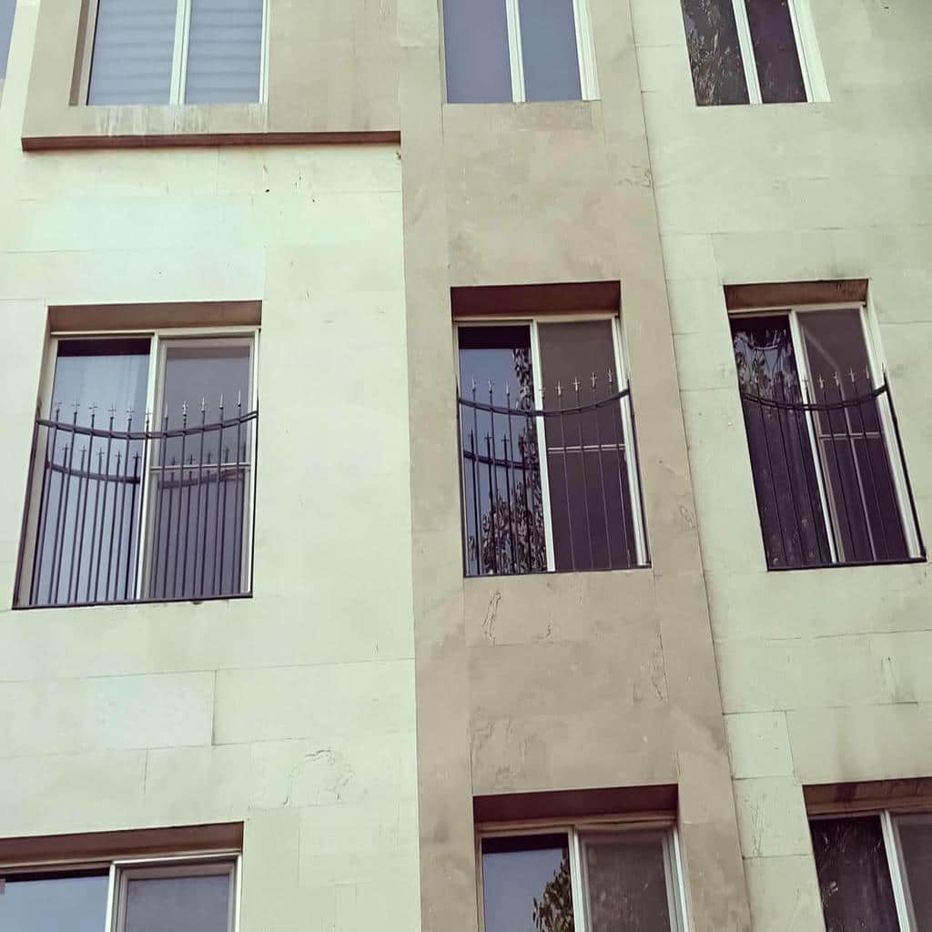 نصب حفاظ پنجره فلزی بازشو در مشهد