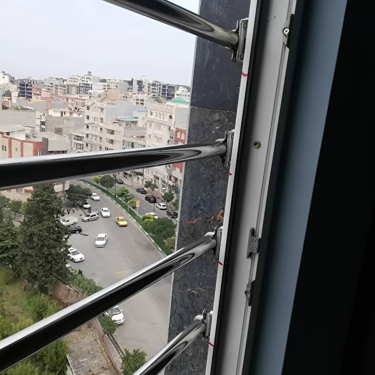حفاظ پنجره فلزی در هشتگرد