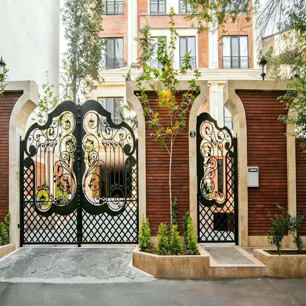 نصب درب حیاط فرفورژه ورودی ویلا در اراک