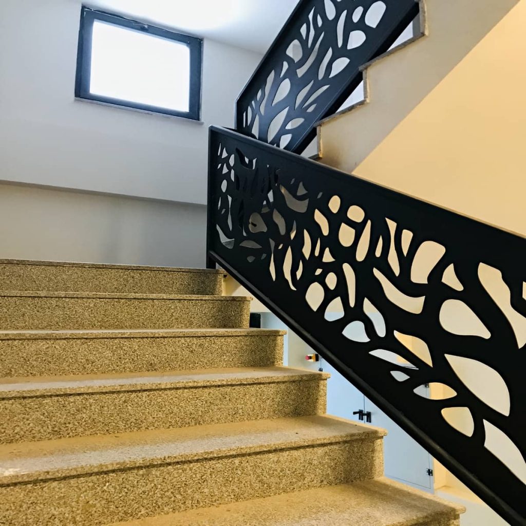 نرده سی ان سی مدرن برای نمای پروژه