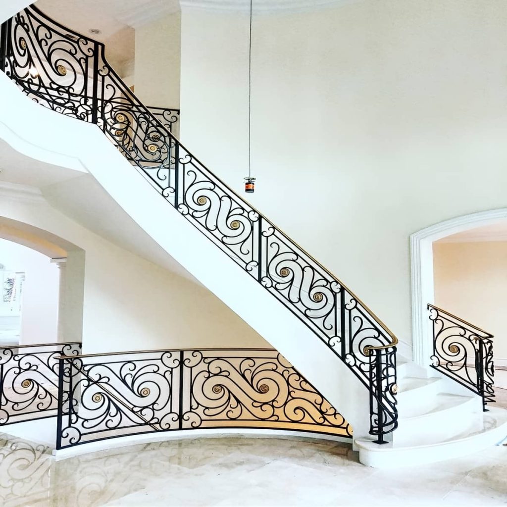 نصب نرده سی ان سی برای ورودی ساختمان