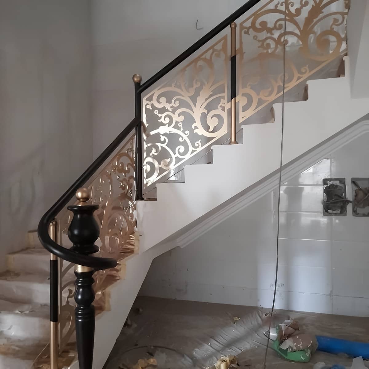 نرده سی ان سی دکوراتیو حیاط با جوشکاری تمیز اتصالات