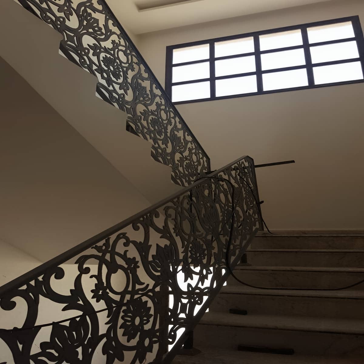 نرده سی ان سی با طرح اختصاصی با رنگ کوره ای بادوام