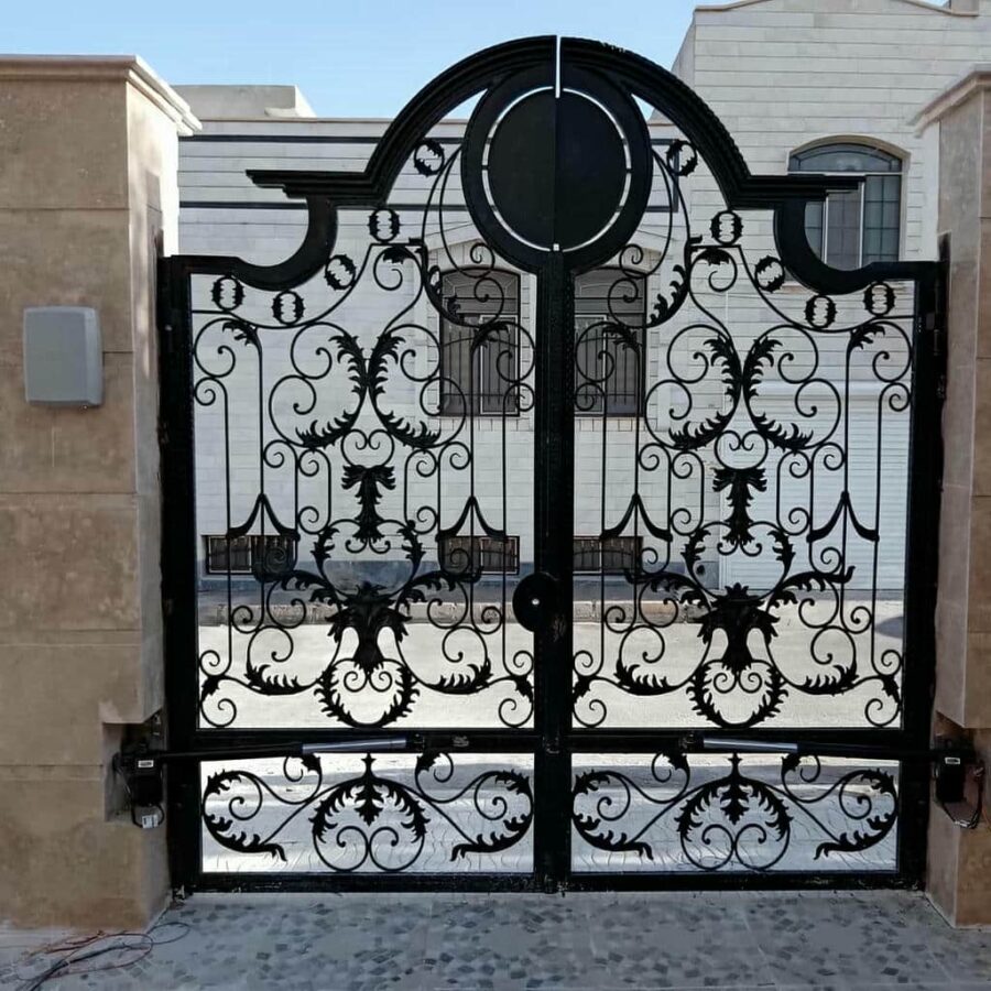 جک درب پارکینگ با UPS و موتور بازویی متصل به لنگه