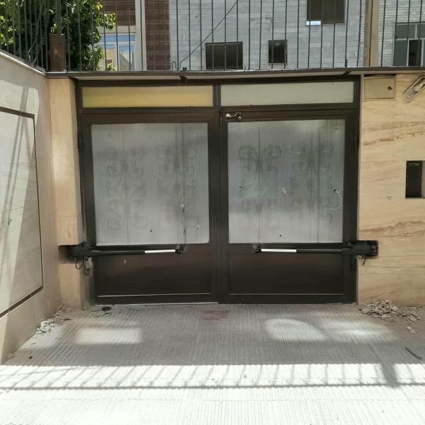 مهم ترین عوامل مؤثر بر قیمت جک درب پارکینگی
