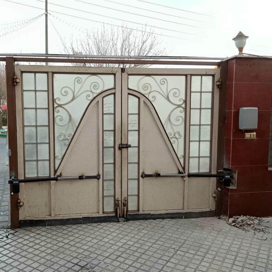 برندهای جک درب پارکینگ با فتوسل ایمنی کنار ورودی
