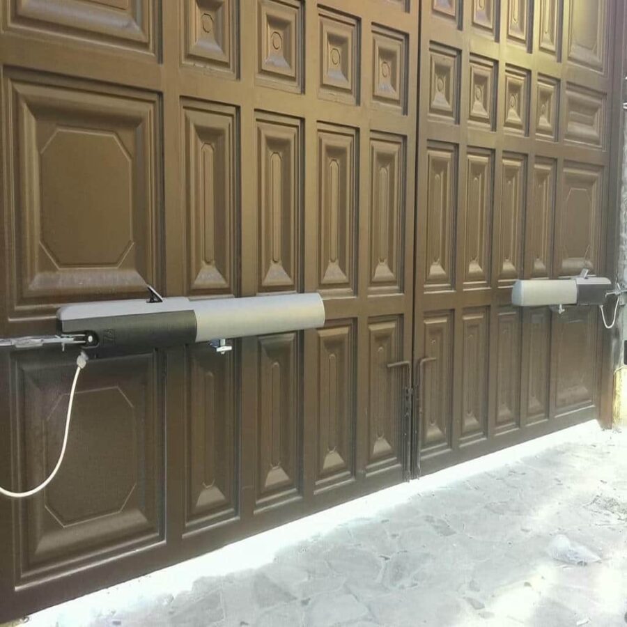 جک درب پارکینگ با بازوی متصل به درب دو لنگه