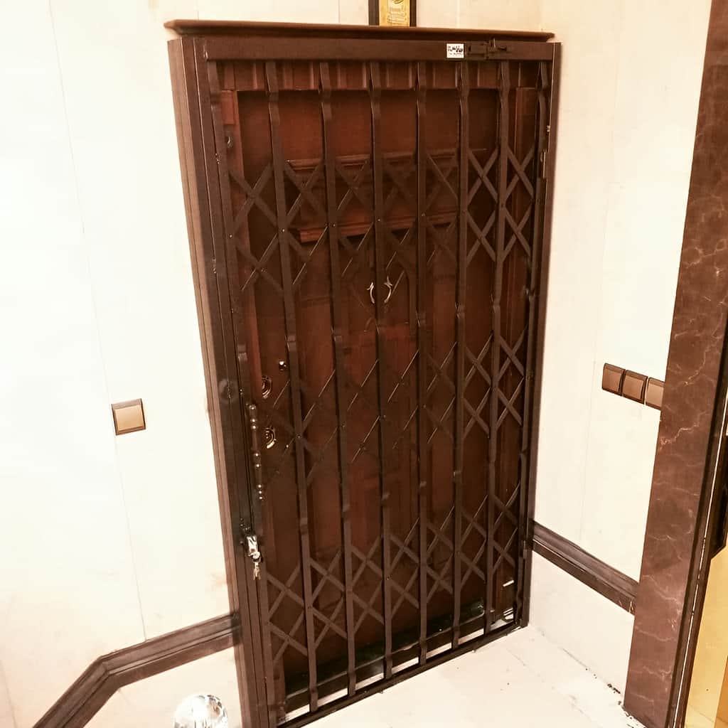 طرح ساده درب آکاردئونی سه گل تسمه