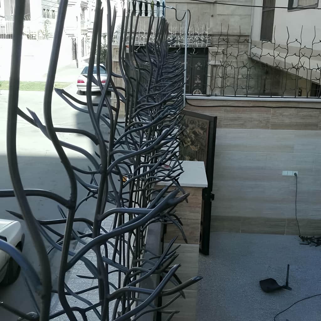 حفاظ دیوار پرتراکم خمکاری شده با شاخههای چندجهته