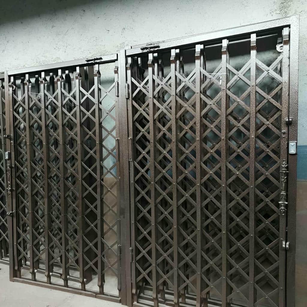 تولید درب آکاردئونی سفید طلایی با رنگ کوره‌ای