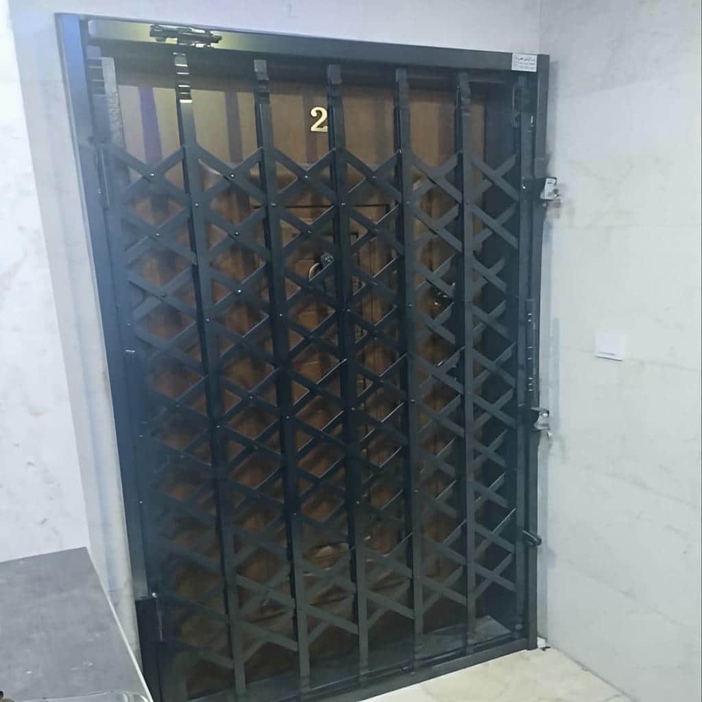 سفارش درب آکاردئونی واحد اداری متناسب با ورودی