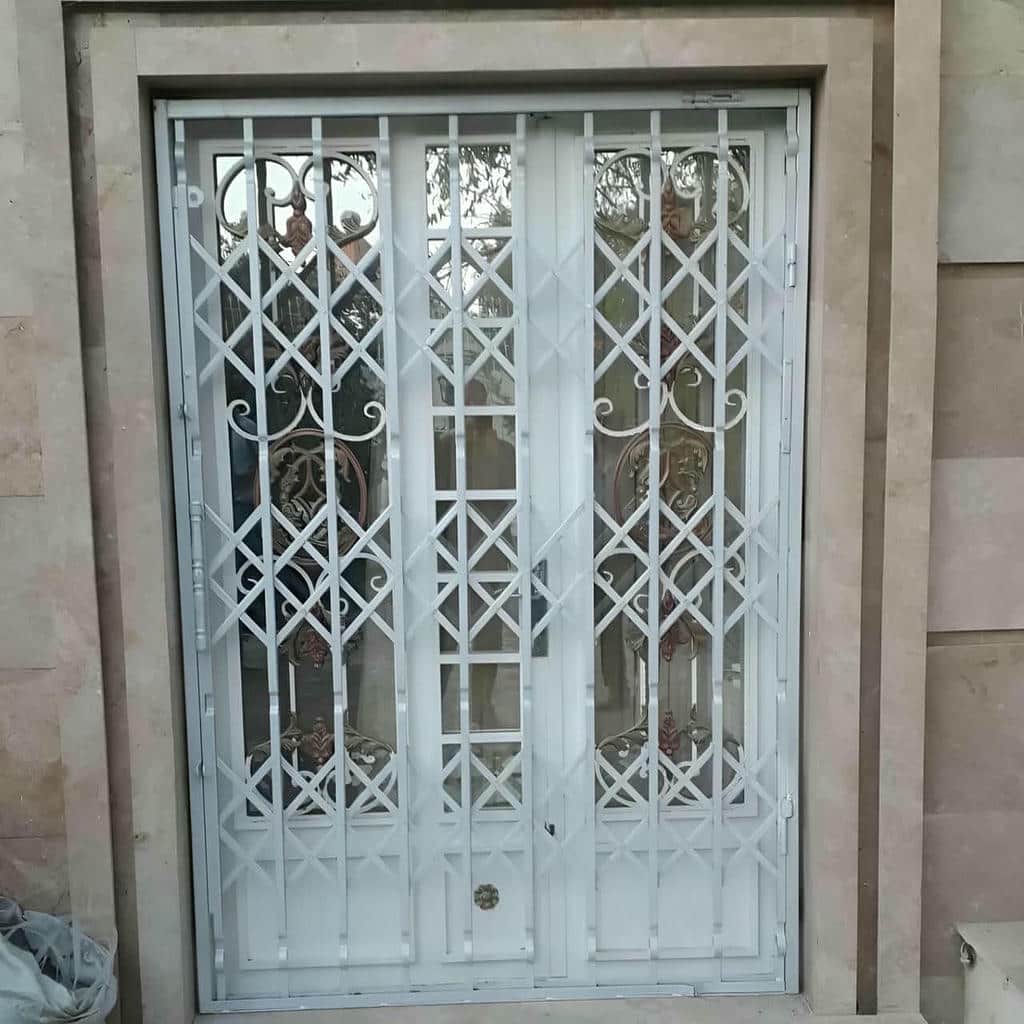 سفارش درب آکاردئونی شیک قفل دار متناسب با دهانه