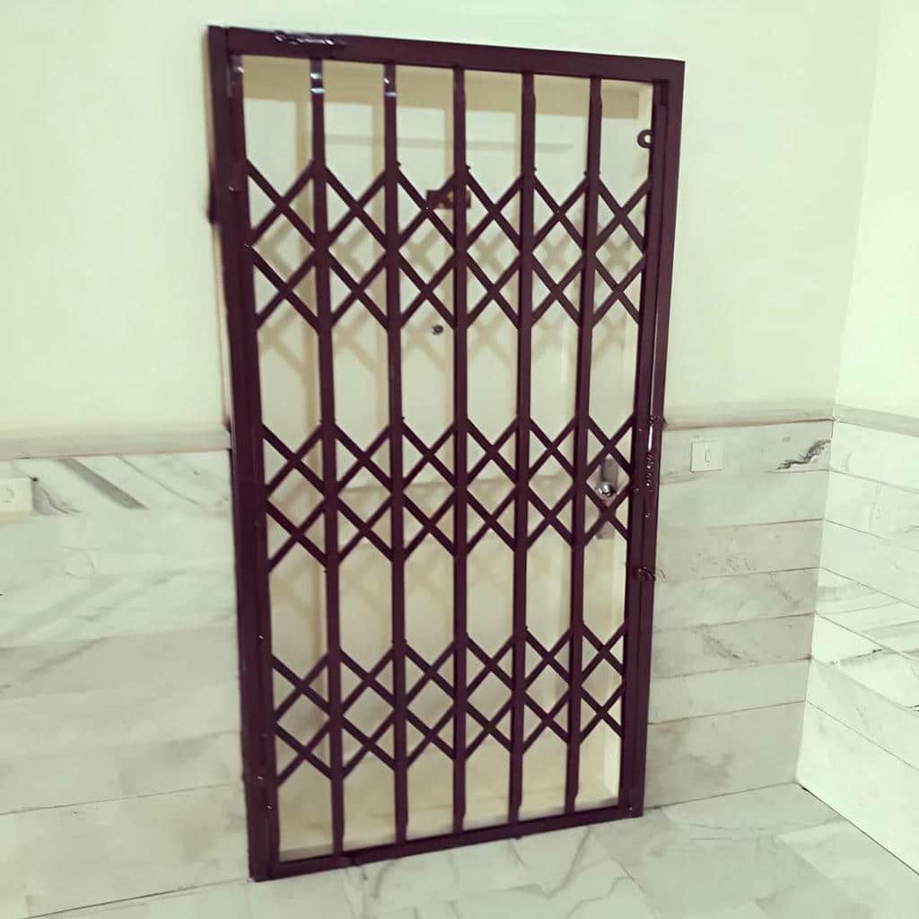 مدل پنج گل درب آکاردئونی مدرن مشکی ورودی اداری