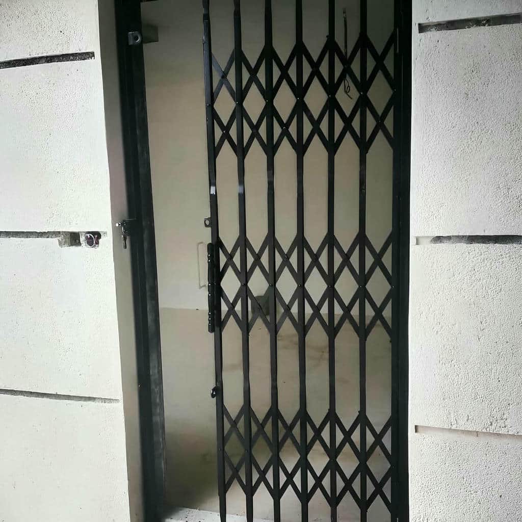 طرح سه گل درب آکاردئونی تسمه پهن آهنی