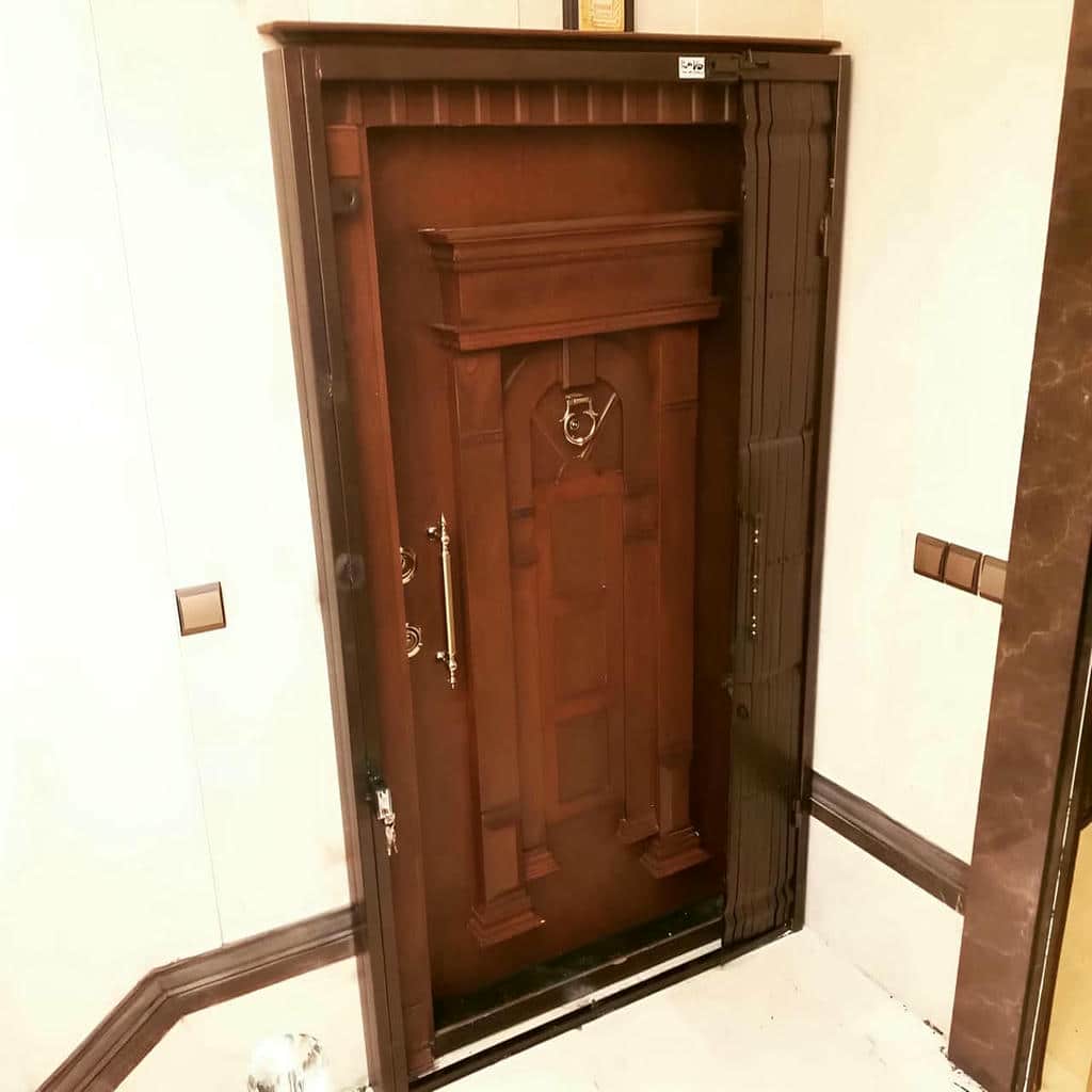 طرح سه گل درب آکاردئونی سفید طلایی