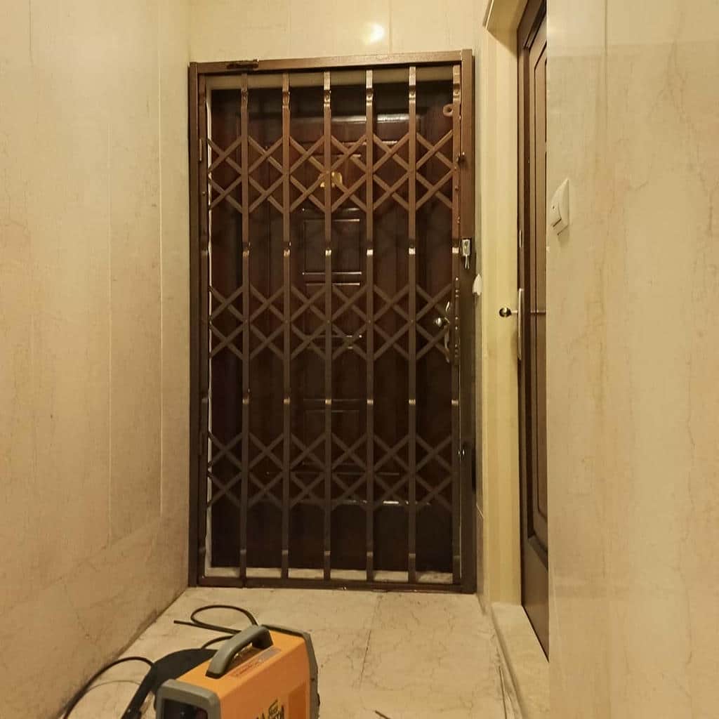 قیمت درب آکاردئونی مدرن مشکی بر اساس سفارش